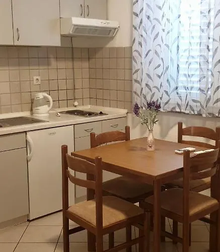 Jela Гостевой дом Башка-Вода